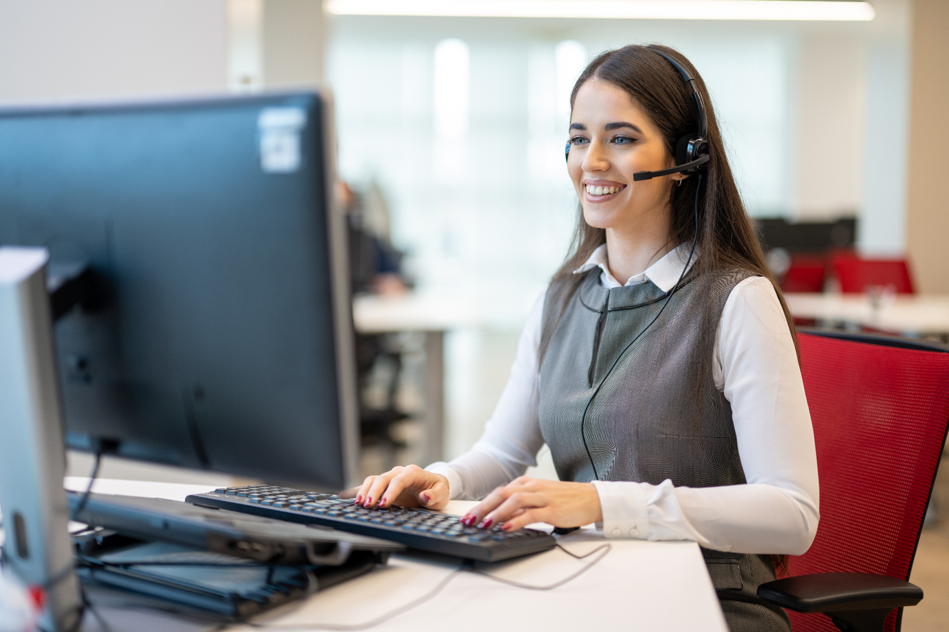 GOAT PMI adviser helping a customer by phone